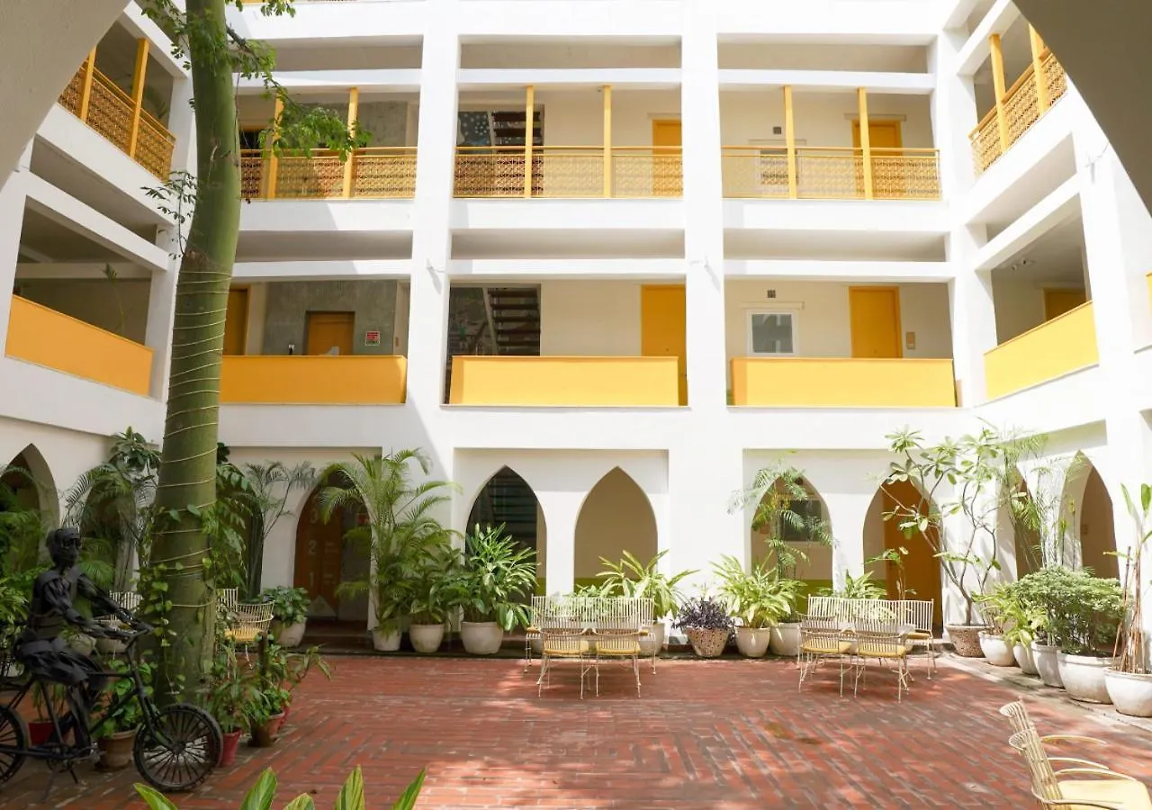 **** Hotel Bloom Boutique L Signature Towers Gurgaon India